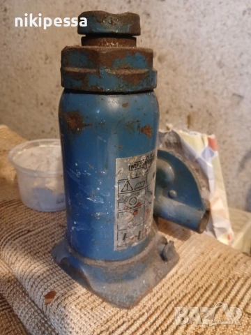 продавам хидравличен крик за автомобил, снимка 2 - Аксесоари и консумативи - 54018770