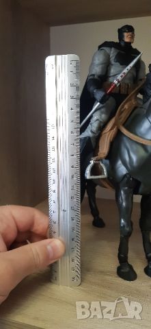 Екшън фигура "Батман на кон"-125 лв