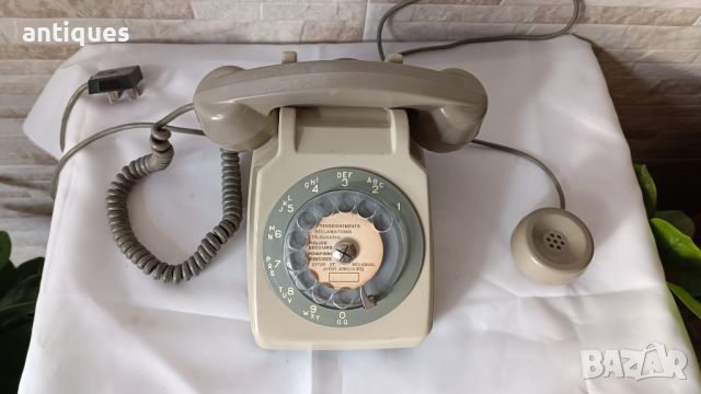 Стар телефон със шайба и две слушалки - CTD PARIS S63 - 1970" година, снимка 1 - Антикварни и старинни предмети - 45944650