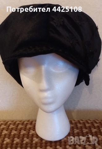 Черна дамска барета от кадифе 