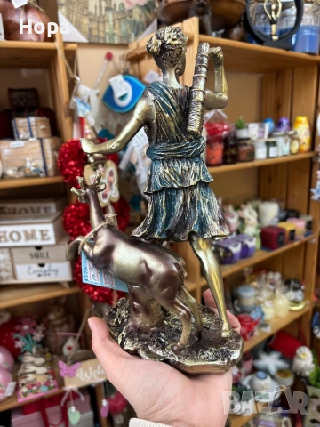 Статуетка на Диана 🏹🌙 Римската богиня на лова, дивата природа и Луната , снимка 3 - Статуетки - 53624585