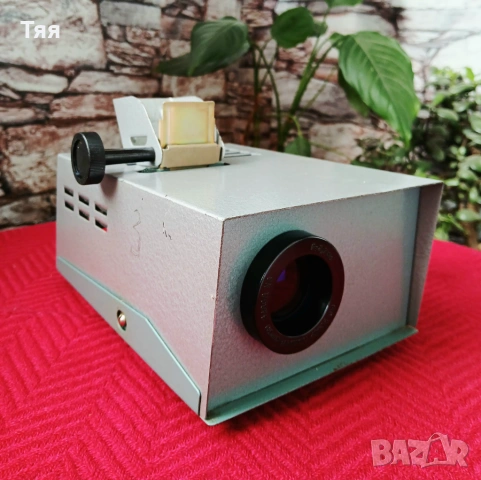 Прожекционен апарат с пет филмчета , снимка 2 - Други ценни предмети - 53486547
