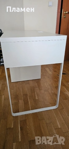 Запазено компютърно бюро MICKE IKEA, снимка 5 - Бюра - 54119149