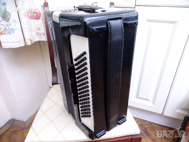 Акордеон Велтмайстер Стела 80 баса, снимка 5 - Акордеони - 52653250