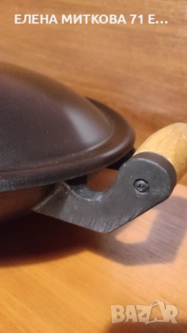 Много голям и много тежък дълбок чугунен тиган с ляти дръжки и дървени ръкохватки, снимка 7 - Съдове за готвене - 52369260