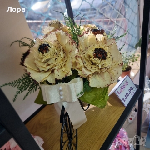 Декоративна кошница с ръчно изработени седем цветя от креп хартия от арт ателие Lollipop, снимка 5 - Декорация за дома - 52321428