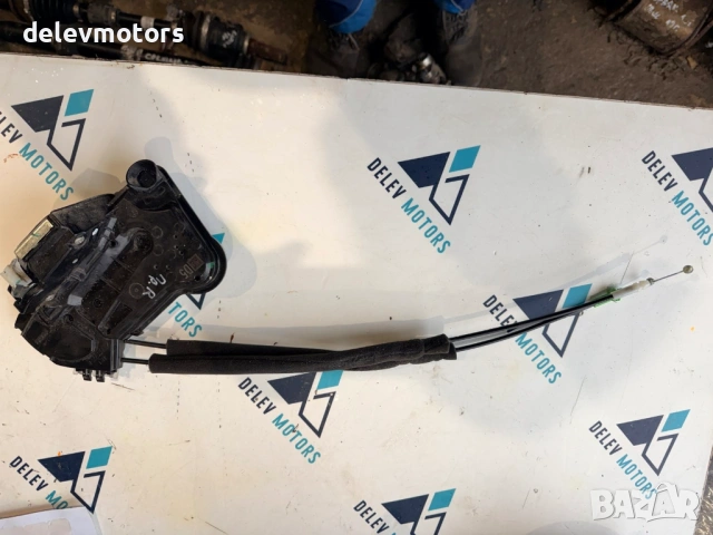 69030-02560 дясна брава предна от Toyota C-HR 2.0 l-VVTi Hybrid двигател M20AFXS 150 кс., 17000 km