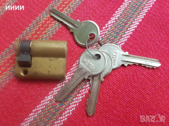 Патрон Метал с 4 ключа , снимка 2 - Антикварни и старинни предмети - 53229447