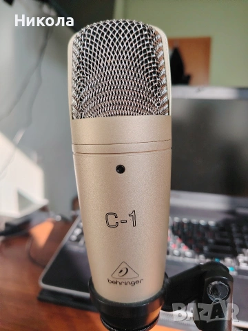 Продавам звукова карта и микрофон Behringer