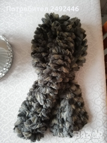 Вълнен шал, снимка 2 - Шалове - 52343574