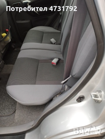 Toyota Rav4 в отлично техническо състояние, снимка 13 - Автомобили и джипове - 53401657