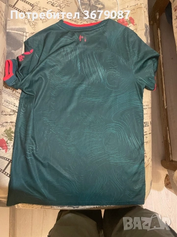 Продавам оригинална тениска на Ливърпул, снимка 2 - Спортни дрехи, екипи - 53904894