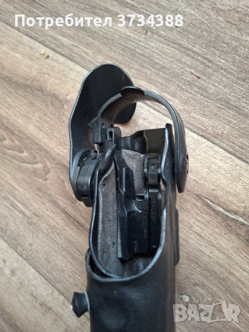 Кобур за Глок 17 с фенер Safariland, снимка 3 - Оборудване и аксесоари за оръжия - 54228028