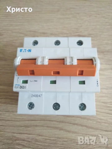 Автоматичен трифазен предпазител 