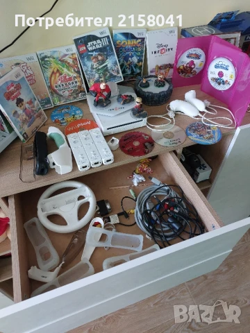 конзола Nintendo Wii пълен комплект с игри и фигури 