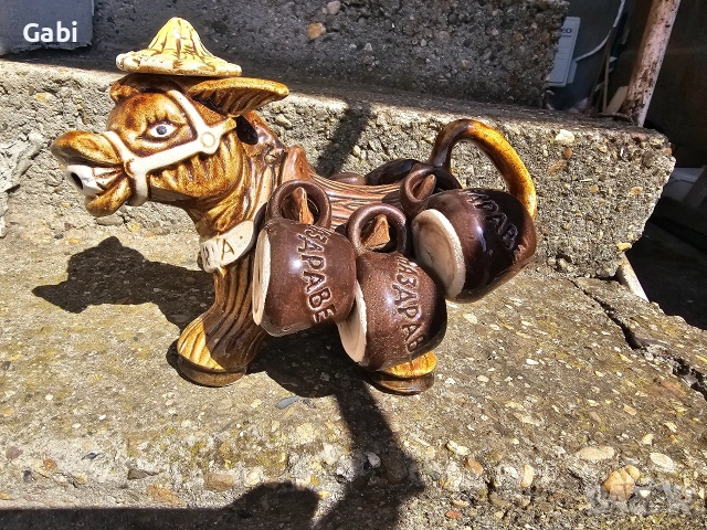 Ретро сервиз за ракия „Магаре с дисаги“ – Ръчна изработка, Червена керамика, снимка 2 - Антикварни и старинни предмети - 53892595