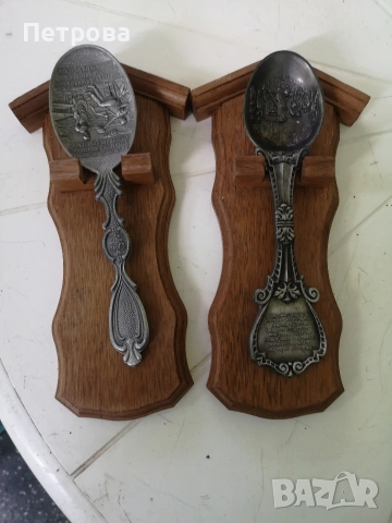 калаени лъжици върху дървена поставка , снимка 2 - Антикварни и старинни предмети - 53603216