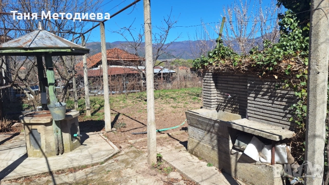Масивна 2ет. къща 148м², двор 1126м², селскост. постройка 79м² кладенец - с. Слатина 25 км от Карлов, снимка 12 - Къщи - 52525050