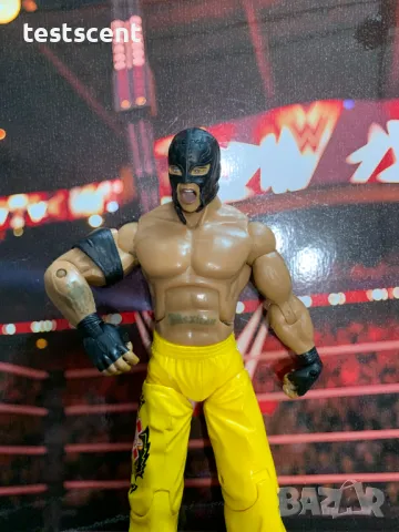 Екшън фигура WWE Rey Mysterio Рей Мистерио Deluxe Aggression Yellow VERY RARE Jakks Pacific , снимка 5 - Фигурки - 49511413