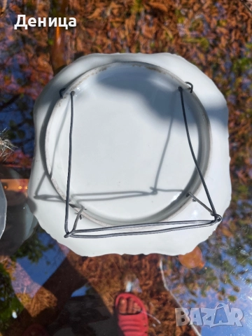 Замъкът Инверлохи.  Декоративна порцеланова чиния с вълнообразни ръбове и златиста украса.  , снимка 6 - Декорация за дома - 51478907