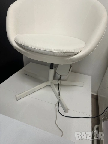 Офис стол ikea skruvsta, снимка 5 - Столове - 54277158