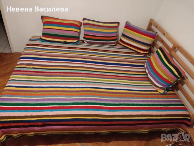 Ръчно излетен комплект на една кука - шалте/одеяло с 4 калъфки за възглавници.   , снимка 3 - Покривки за легло - 52887625