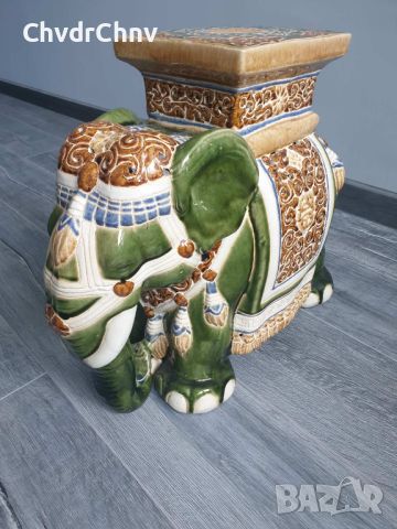 Голяма порцеланова фигура на слон, снимка 1 - Антикварни и старинни предмети - 46474023