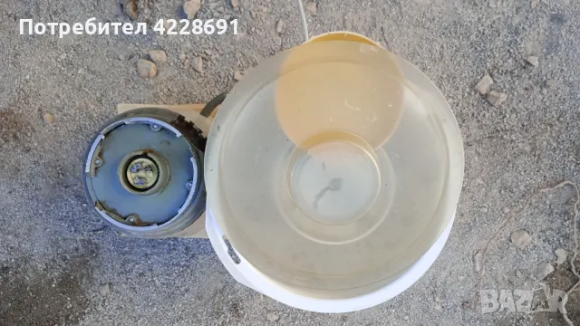 2бр. работещи ретро кухненски уреди -миксер робот и сокоизтисквачка, снимка 2 - Аксесоари за кухня - 49101875