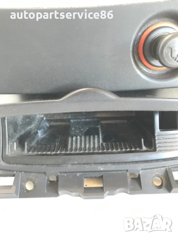 Предна пепелник LHD за Mazda 3 1.6 16V (2005) BP4K55211, снимка 2 - Части - 53651721