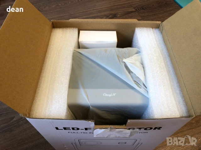 Wifi Smart проектор, снимка 3 - Плейъри, домашно кино, прожектори - 54139478