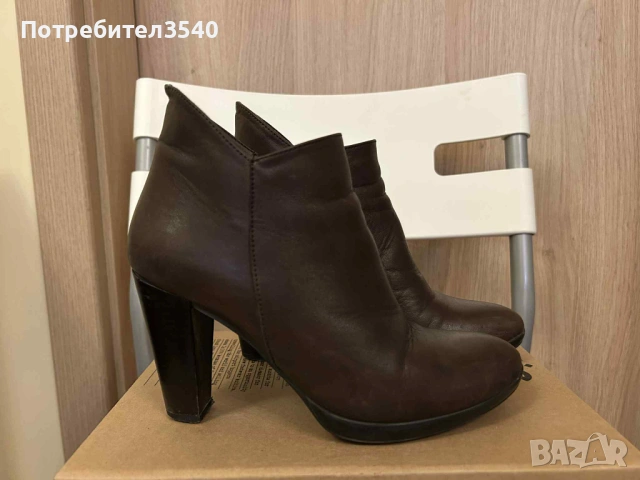 Кафяви боти на ток 