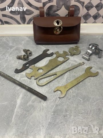 Винтидж кожена чанта за велосипед с инструменти, СССР 70-те г., снимка 5 - Части за велосипеди - 54158168