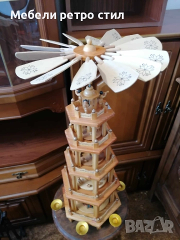 Красива многоетажна коледна пирамида от естествено дърво. Изработена с фини дърворезби и фигурки., снимка 8 - Декорация за дома - 52803137