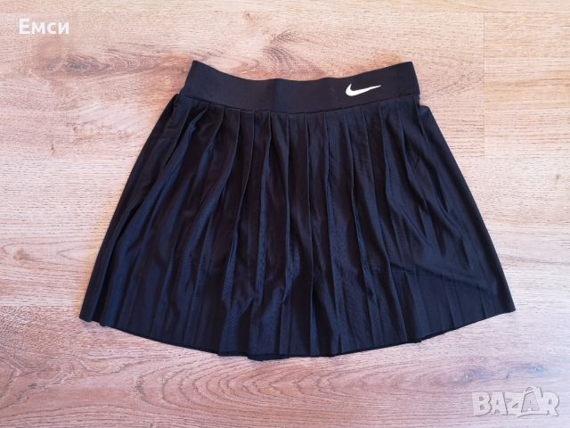 пола и бюстие Nike, снимка 2 - Комплекти - 45108400