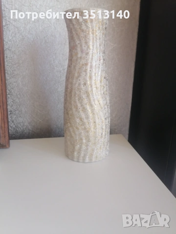 Пластмасова ваза ръчно украсена 21 см , снимка 4 - Вази - 53681177