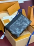 Чанта Louis Vuitton Takeoff Pouch, снимка 5
