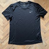 Мъжка тениска Найк, снимка 1 - Спортни дрехи, екипи - 45240874