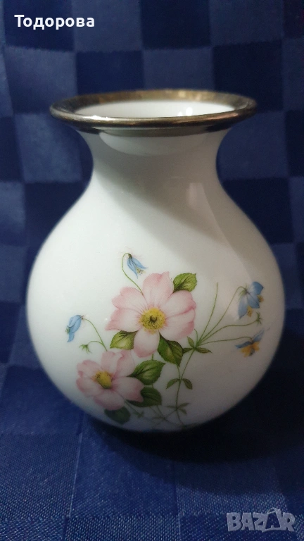 Порцеланова вазичка, снимка 1