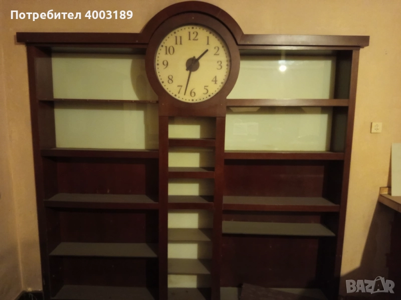 Използвана библиотека с вграден часовник. Изработена от дърво в класически стил, снимка 1