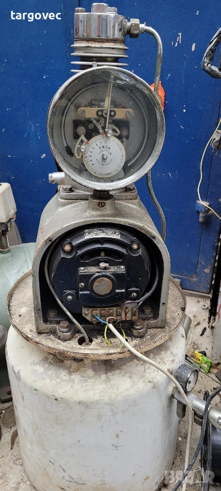 интересен стар компресор 220 волта, снимка 1