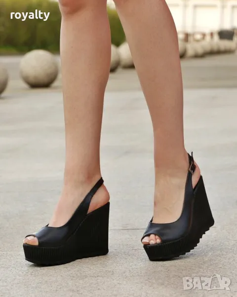 Сандали на платформа - черна кожа, снимка 1