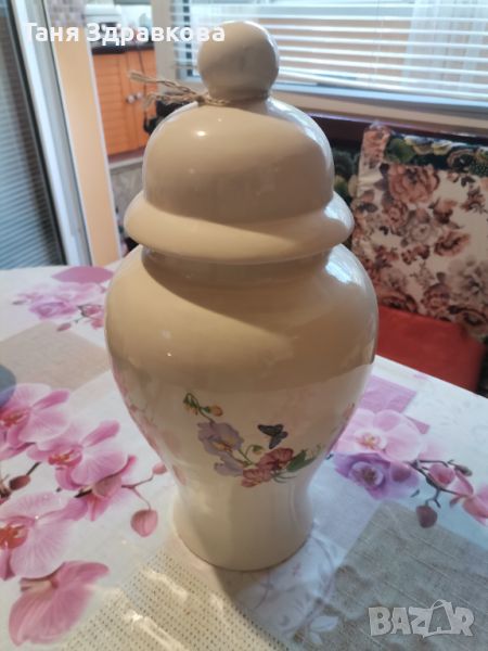 Голяма ваза с капаче, снимка 1