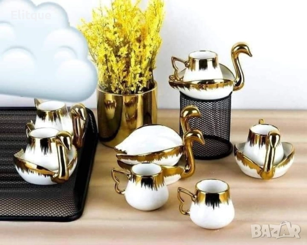 Луксозен порцеланов комплект от чаша и чинийка Лебед