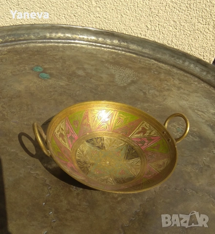 Метални , ръчно изработени и украсени ваза, кана и чиния от Индия., снимка 3 - Декорация за дома - 53037096