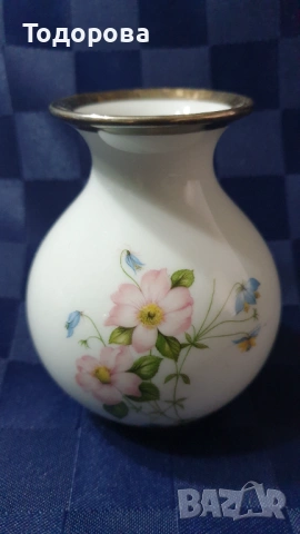 Порцеланова вазичка