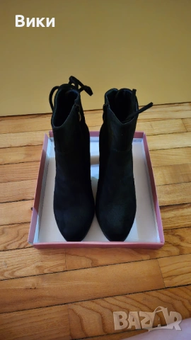 Дамски боти на ток