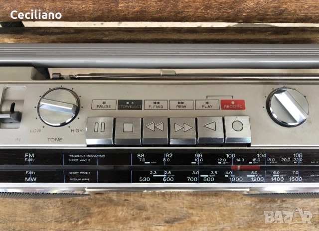 Радиокасетофон Sony CFS-330S - Japan, снимка 10 - Радиокасетофони, транзистори - 54264101