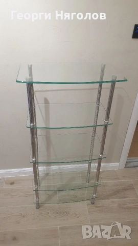 Стъклена етажерка