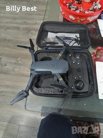 Сгъваем дрон с 2.4 GHZ, снимка 2 - Дронове и аксесоари - 53507765