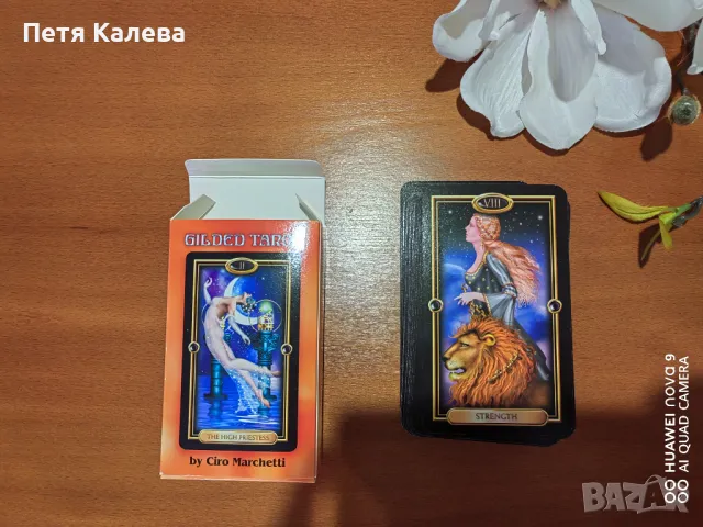 Комплект карти Gilded tarot и Tarot at the end of the rainbow, снимка 2 - Карти за игра - 47994742